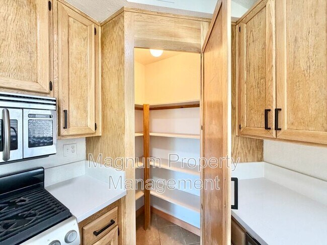 Building Photo - 22988 Joaquin Ridge Dr