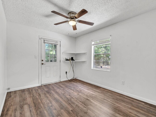 Building Photo - 627 Ferretti Ave