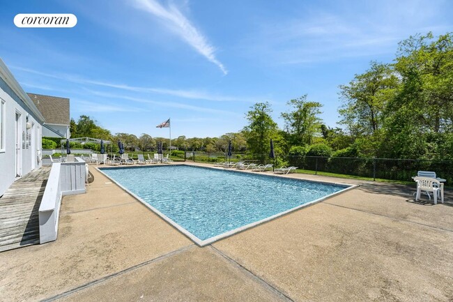 Building Photo - 400 Noyack Rd