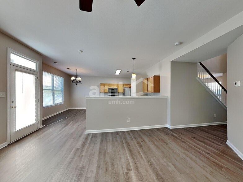 Building Photo - 2001 Moonstone Ln