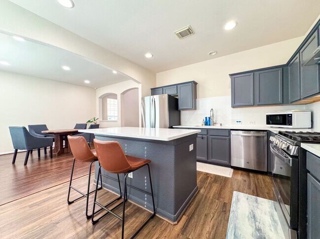 Building Photo - 3923 Calgary Cir