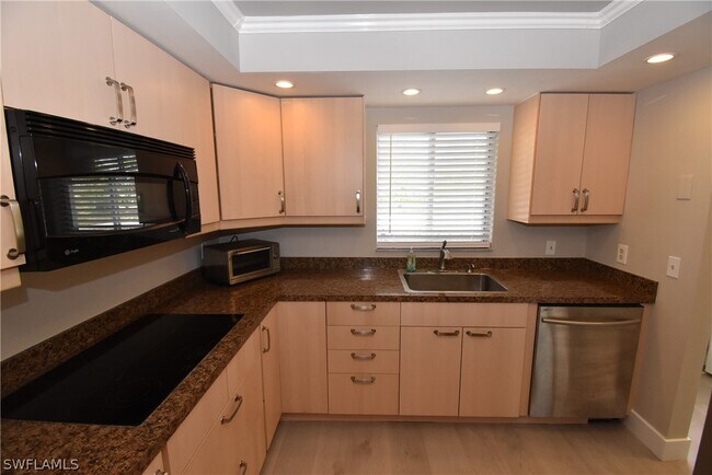 Building Photo - 5667 Rattlesnake Hammock Rd