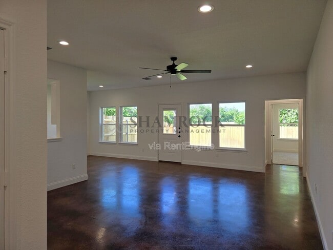 Building Photo - 159 Windmill Wy