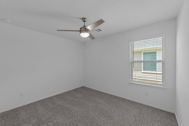 Building Photo - 3038 Lake Crest Dr