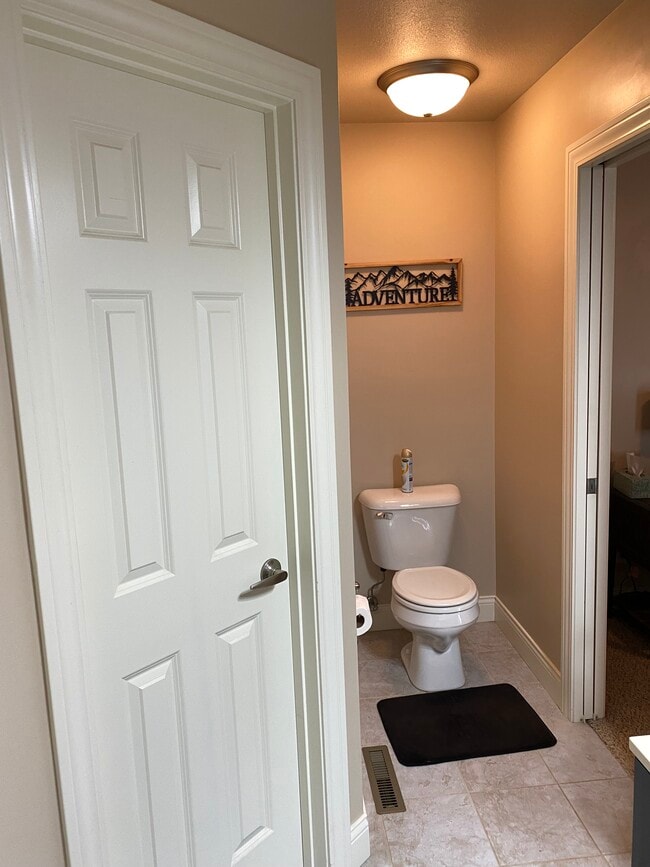 Master bathroom toilet and walk-in closet - 109 Scenic Dr