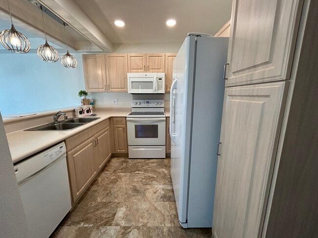 Building Photo - 92-1479-1479 Aliinui Dr