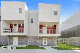 Building Photo - 1640 S Razorback Rd