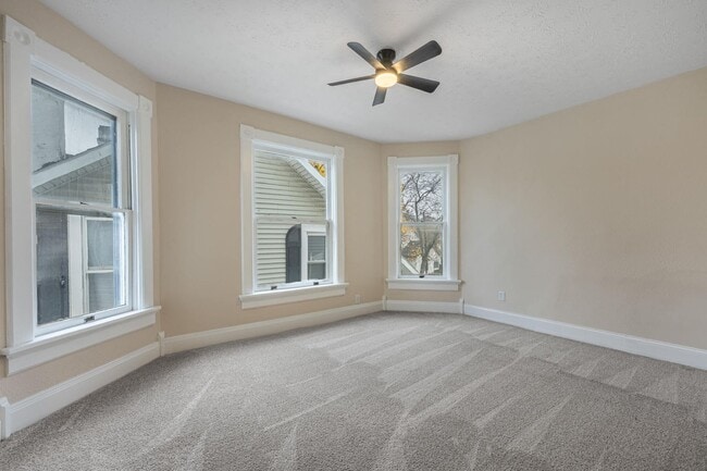 Building Photo - 4 Bed 3 Bath Single Family Home Available in Dayton*