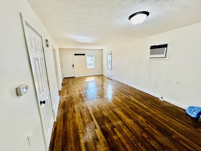 Living room - 717 Koogler St