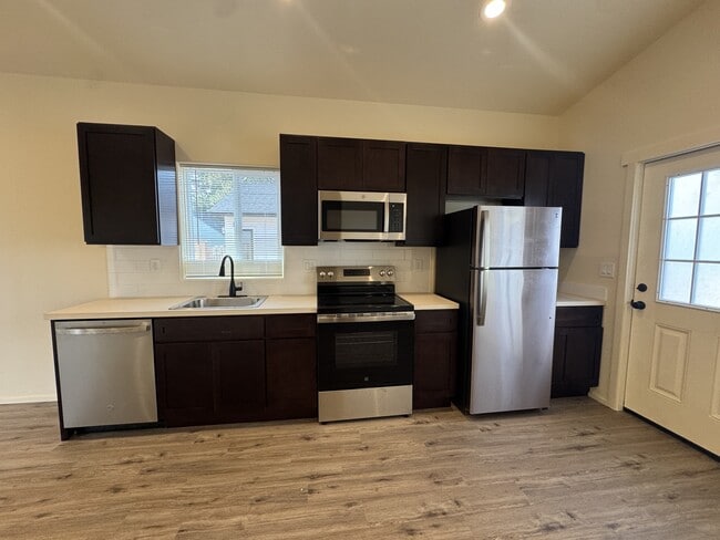 Building Photo - 11072 SW Sunny Hl Ln