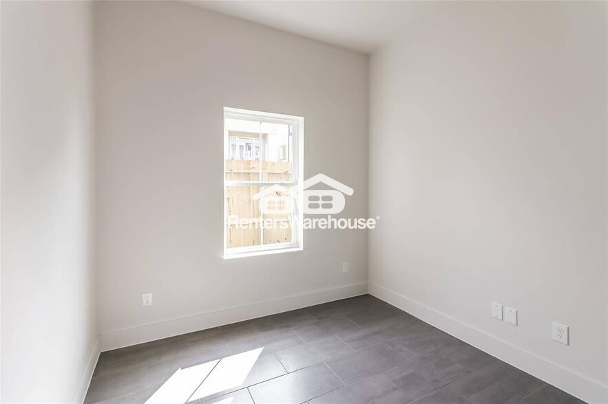 Building Photo - 3726 Bellfort Ave