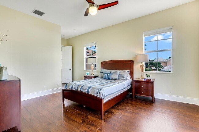 Building Photo - 128 Tulip Tree Ct