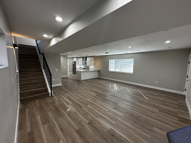 Building Photo - "Spacious & Stylish Duplex Oasis: 2 Bed, 2...