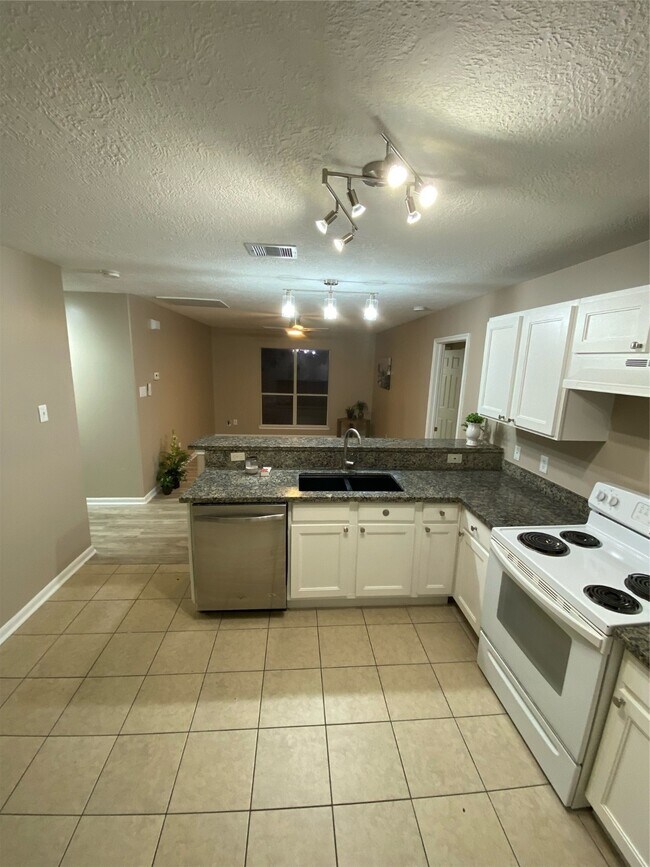 Building Photo - 8825 E Buffalo Cir