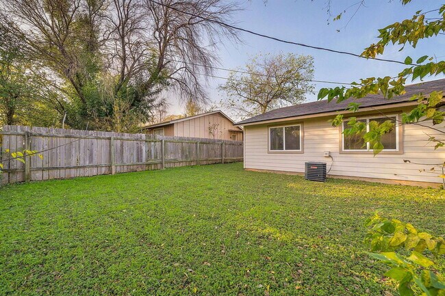 Building Photo - 1944 Nicole Cir