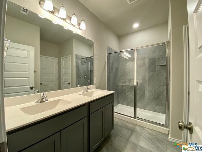 Building Photo - 2440 Dielman Dr