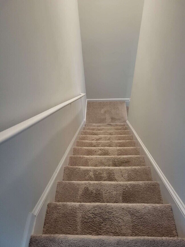 Building Photo - "Spacious Fully Furnished 4-Bedroom Townho...