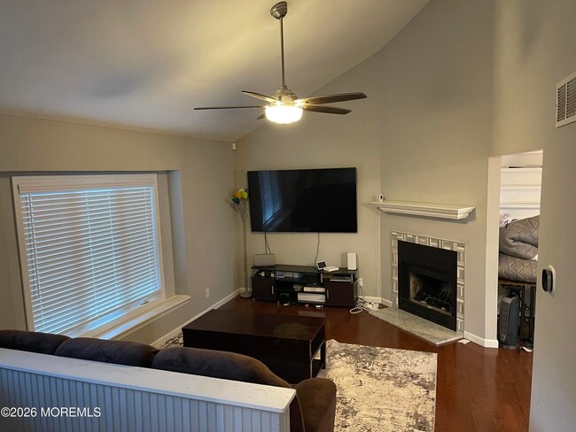 Building Photo - 162 S Linden Ave