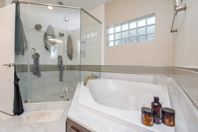 Building Photo - 1211 Rosine St