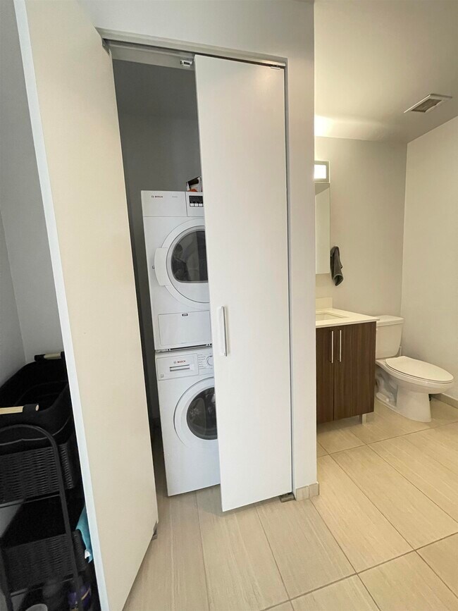 Building Photo - 110 1st St