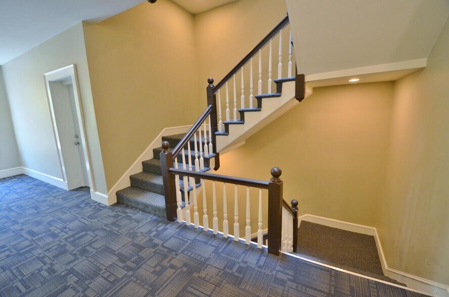 Building Photo - 83 Brookline St