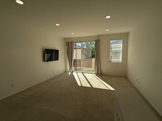 Building Photo - 952 Tarragon Ln