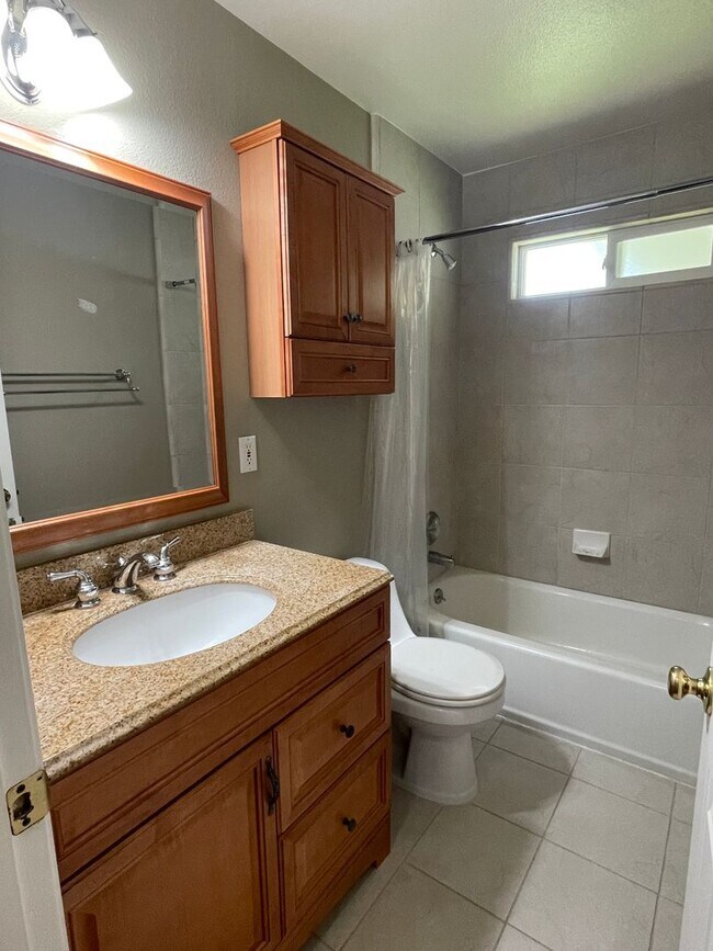 Building Photo - 1570 Camille Ct