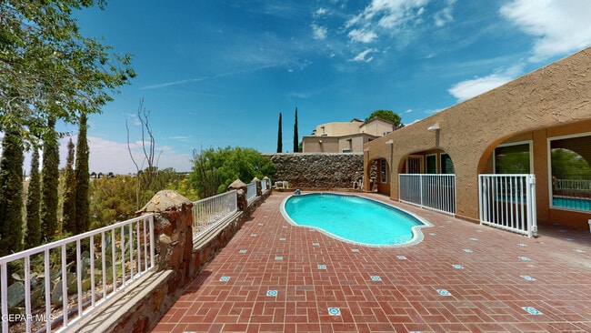 Building Photo - 801 Claravista Ln