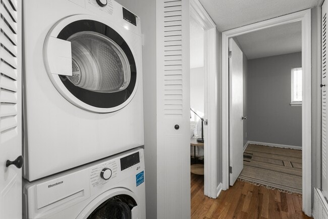 Building Photo - 516 Splitlog Ave