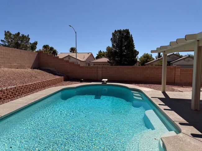 Building Photo - 3 Bedroom House with Pool