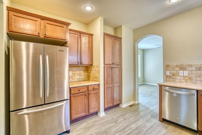 Building Photo - 2370 Windmill Dr