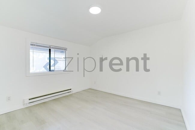 Building Photo - 2717 S 125th St