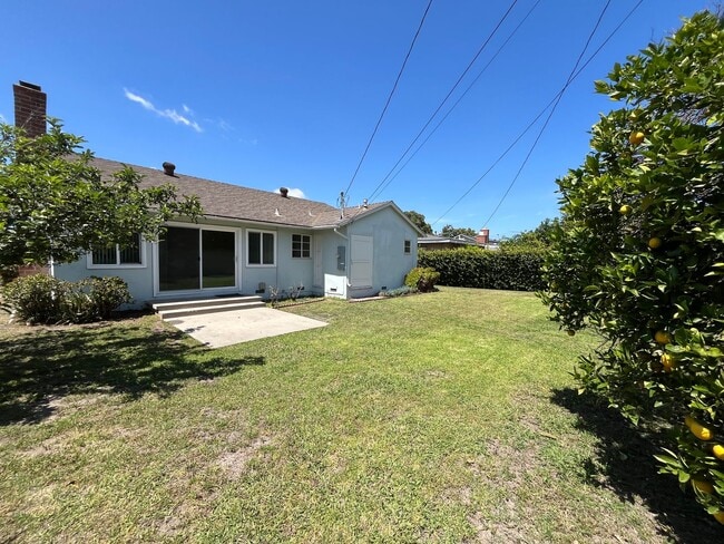 Building Photo - Charming Single Level 3-Bedroom 2-Bathroom Home With Hardwood Floors