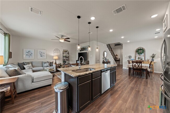Building Photo - 810 Mclaury Cove
