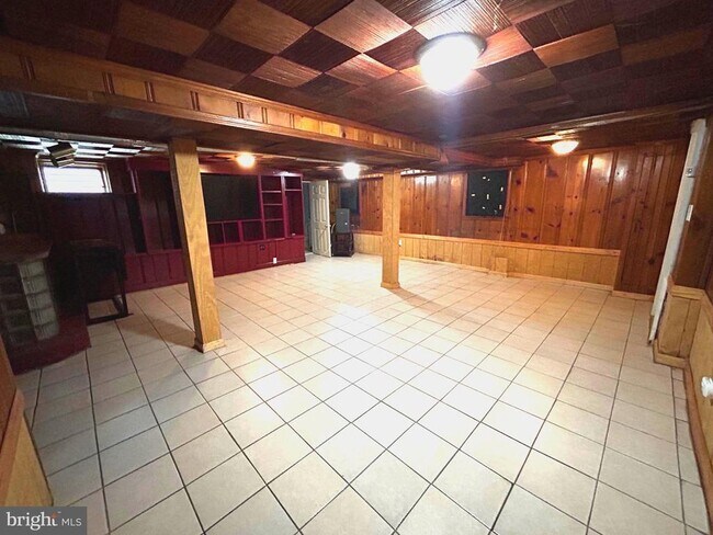 Building Photo - 6401 Clearspring Rd