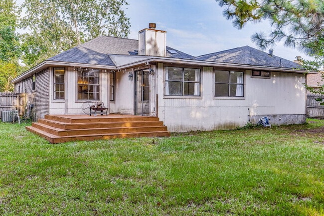 Building Photo - 2241 Prytania Cir