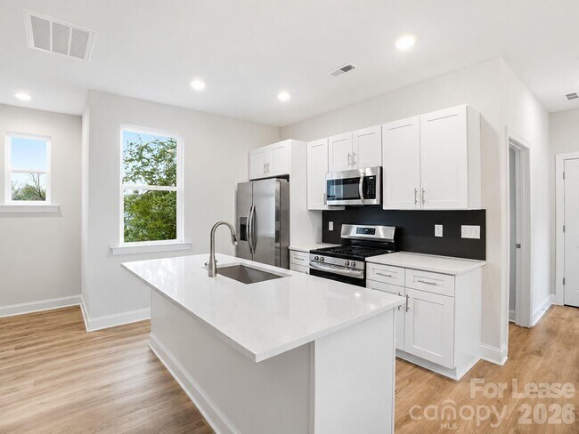 Building Photo - 8935 Sharonbrook Dr