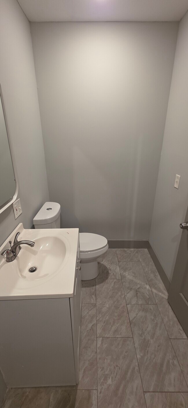 Building Photo - 533 N Belnord Ave