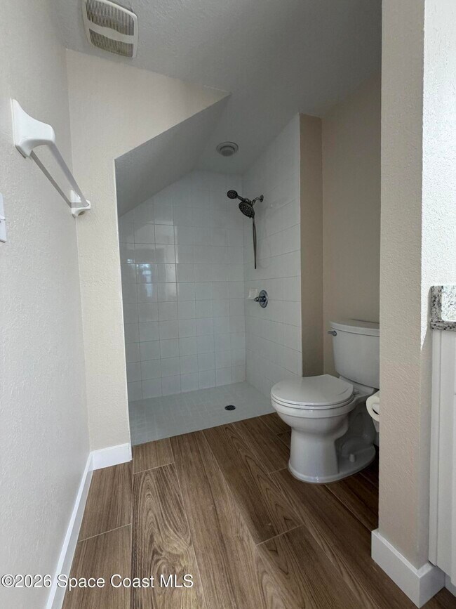 Building Photo - 105 Turpial Way