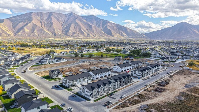 Building Photo - *No Security Deposit Required Upfront for 6 Months!  2024 Townhome. Move In Special!