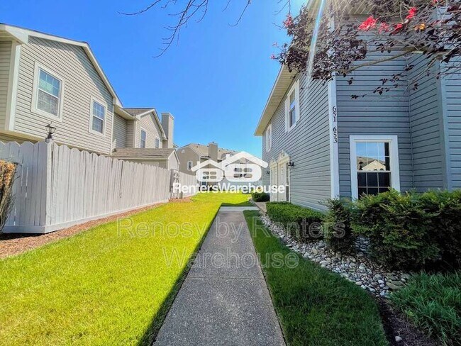 Building Photo - 651 Ridge Cir