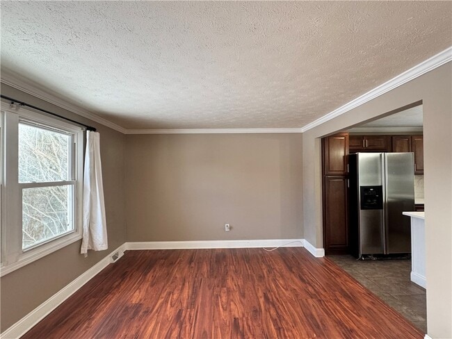 Building Photo - 496 Pebbleview Dr