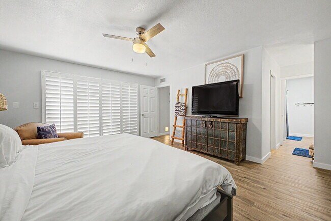 Building Photo - Furnished Luxury Condo in Guard-Gated Casa Del Monte | Prime Old Town Scottsdale Location