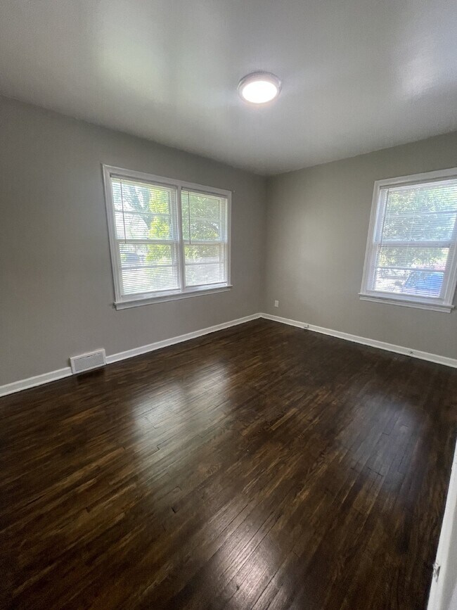 Building Photo - Updated 2 bedroom, 1 bathroom duplex with washer/dryer hookups and off street parking