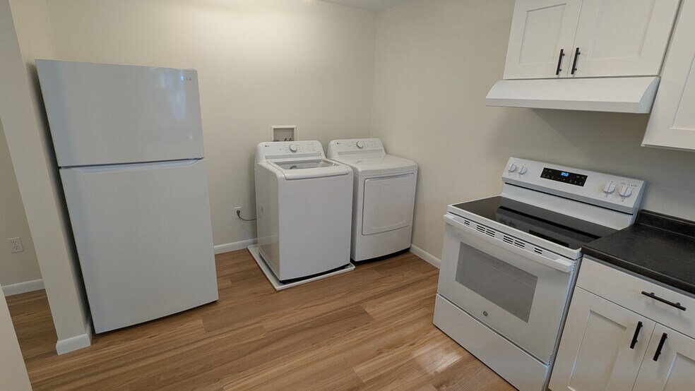 Building Photo - 250 Lovering St