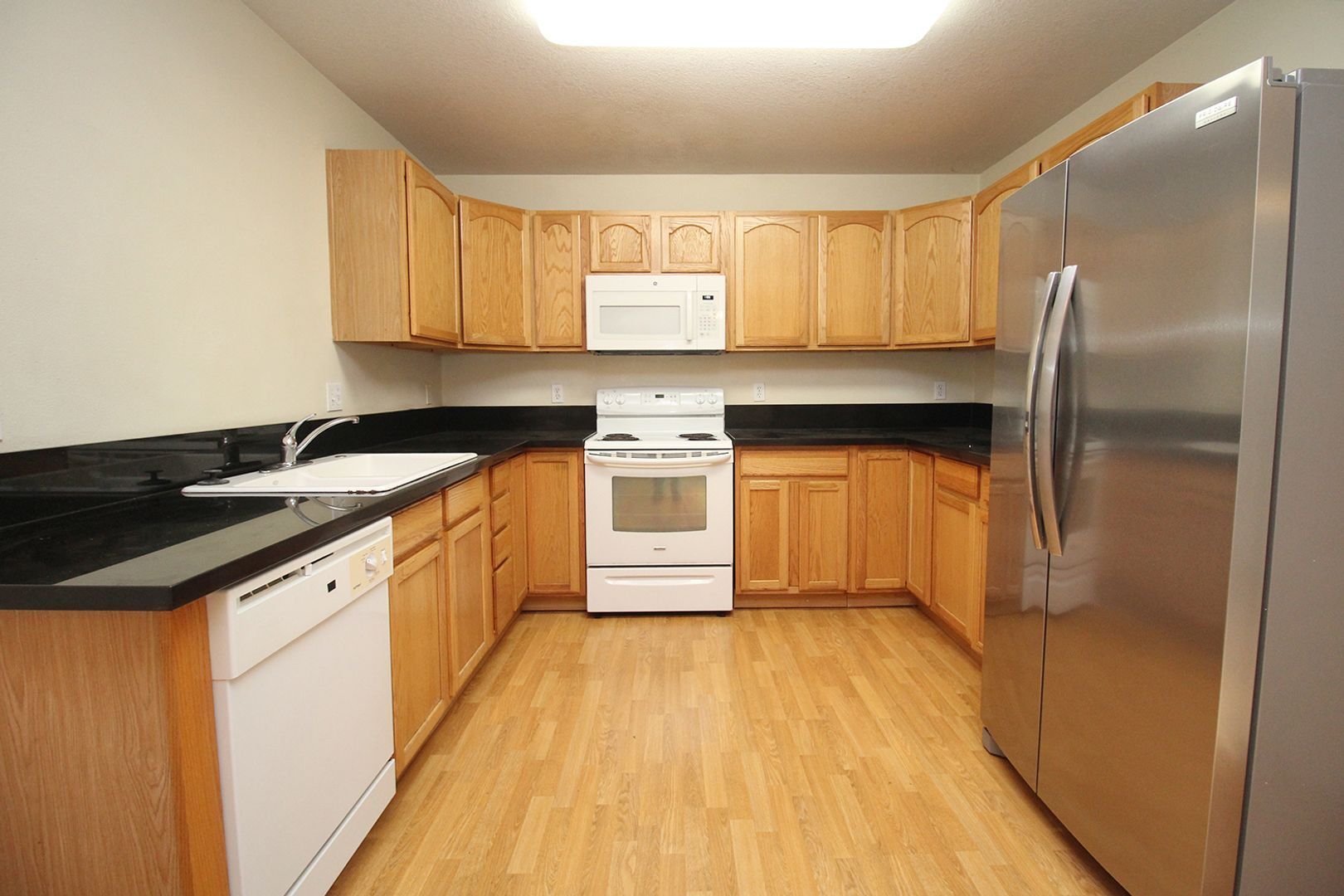Building Photo - 812 N Dekum St