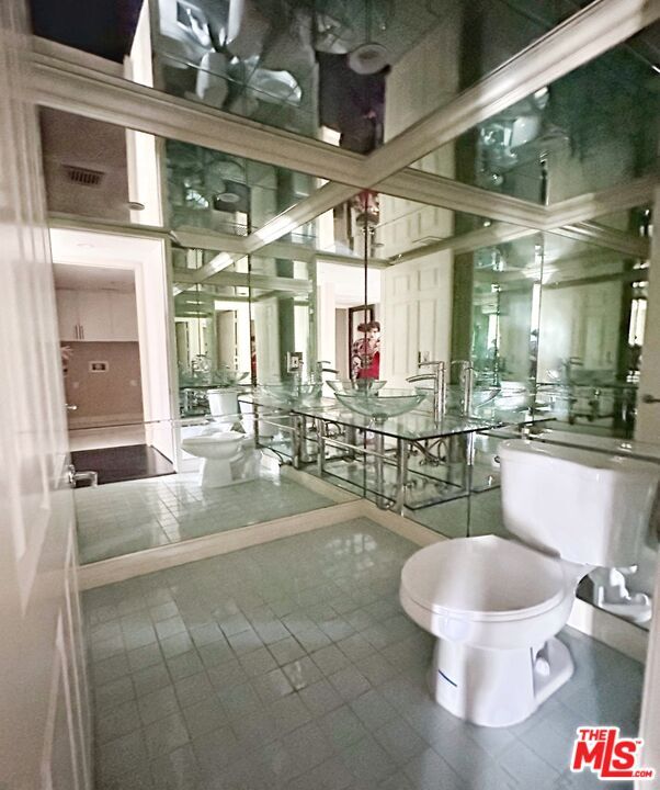 Building Photo - 4100 Wilshire Blvd