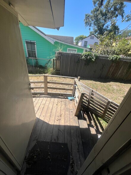 Building Photo - 8201 Bangle St