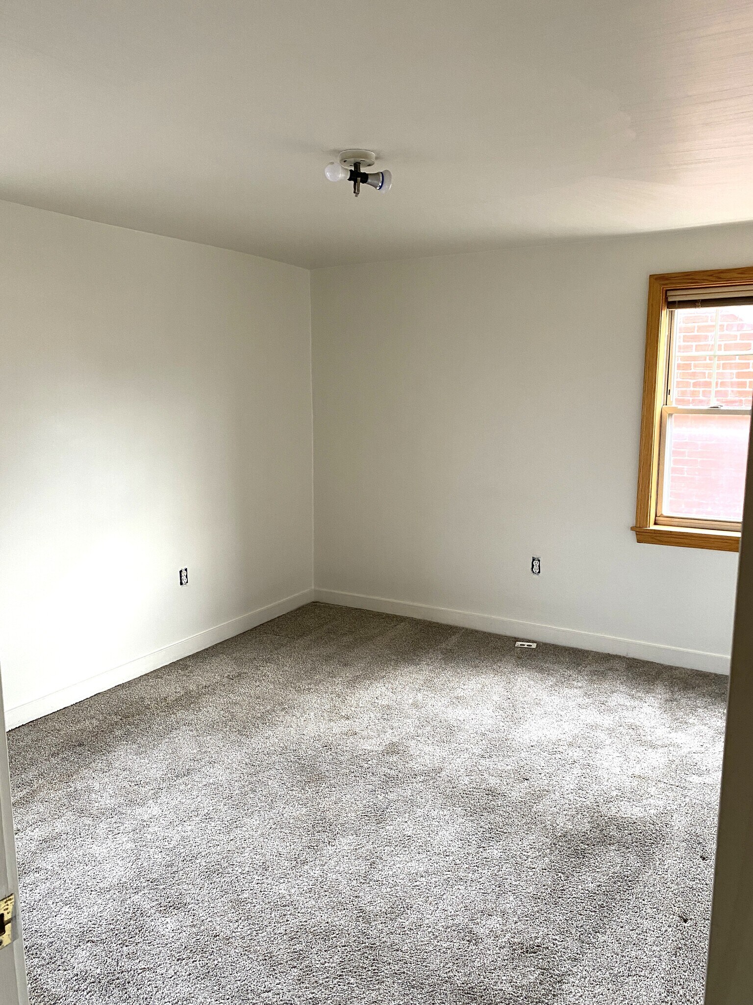 Building Photo - 1224 W 7th St