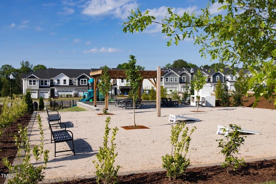 Building Photo - 111 Lennei Ln